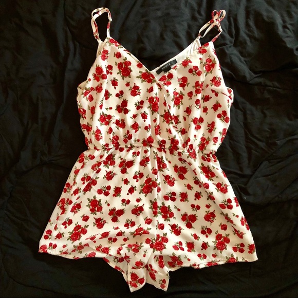Forever 21 Other - 🔥Forever21 white floral romper